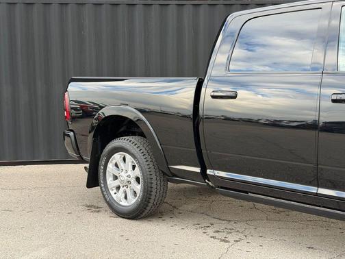 Diamond Black Crystal Pearlcoat 2020 RAM 3500 Laramie Crew Cab 4x4 6'4' Box