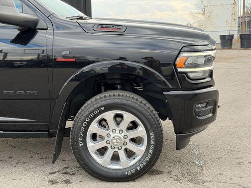 Diamond Black Crystal Pearlcoat 2020 RAM 3500 Laramie Crew Cab 4x4 6'4' Box