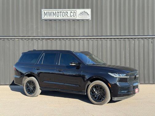 Infinite Black Metallic Clearcoat 2025 Lincoln Navigator Reserve