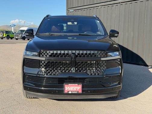 Infinite Black Metallic Clearcoat 2025 Lincoln Navigator Reserve