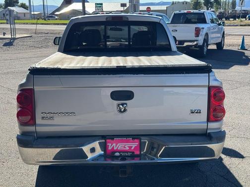 Bright Silver Metallic 2005 Dodge Dakota SLT Quad Cab