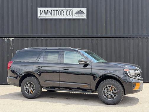 Agate Black Metallic 2026 Ford Expedition Tremor