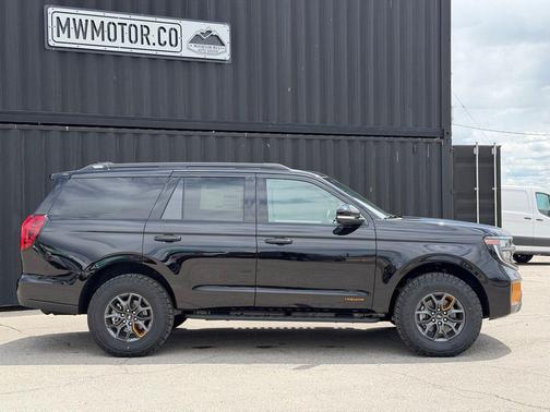 Agate Black Metallic 2026 Ford Expedition Tremor