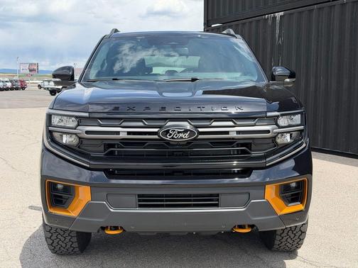Agate Black Metallic 2026 Ford Expedition Tremor
