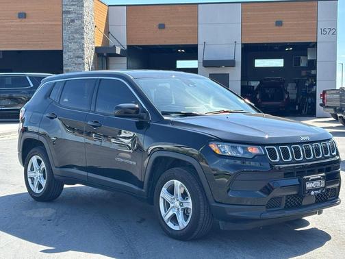 Diamond Black Crystal Pearlcoat 2023 Jeep Compass Sport