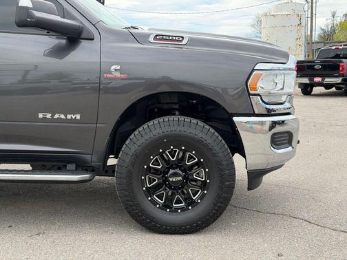 Granite Crystal Metallic Clearcoat 2022 RAM 2500 Big Horn Crew Cab 4x4 8' Box