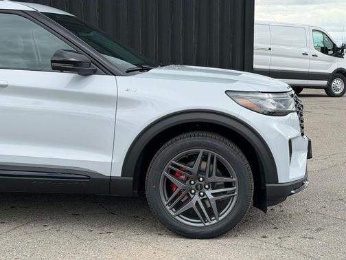 Space White Metallic 2026 Ford Explorer ST-Line