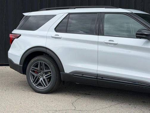 Space White Metallic 2026 Ford Explorer ST-Line