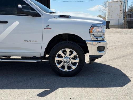 Bright White Clearcoat 2019 RAM 3500 Tradesman Crew Cab 4x4 6'4' Box