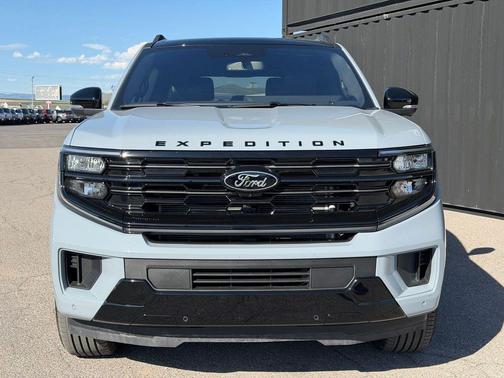 Glacier Gray Metallic TriCoat 2025 Ford Expedition Max Platinum