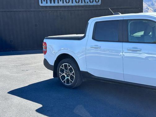 Oxford White 2026 Ford Maverick Lariat