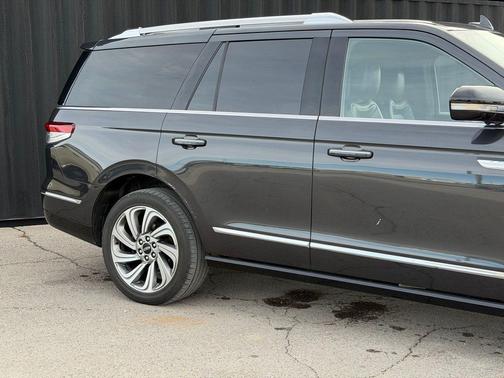 Starlight Gray Premium Colorant 2023 Lincoln Navigator Reserve
