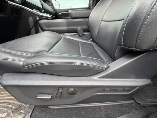 Agate Black Metallic 2025 Ford Expedition Max Platinum