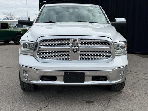 Bright White Clearcoat 2018 RAM 1500 Laramie