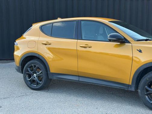 Acapulco Gold 2023 Dodge Hornet GT AWD