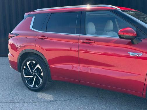 Silver 2024 Mitsubishi Outlander PHEV SEL