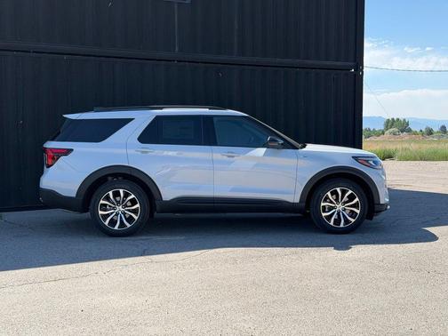 Space White Metallic 2026 Ford Explorer ST-Line