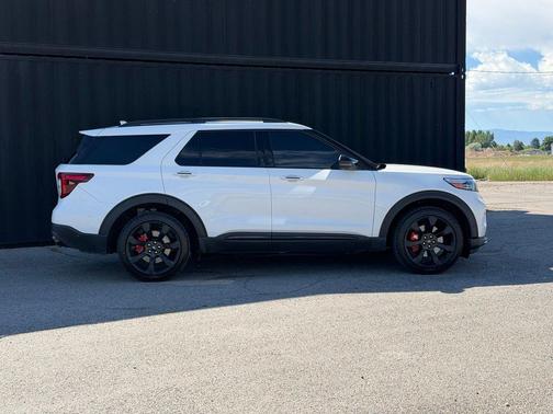 Star White Metallic Tri-Coat 2021 Ford Explorer ST