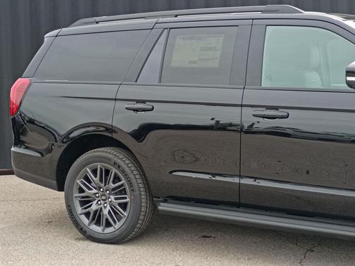 Agate Black Metallic 2026 Ford Expedition Platinum