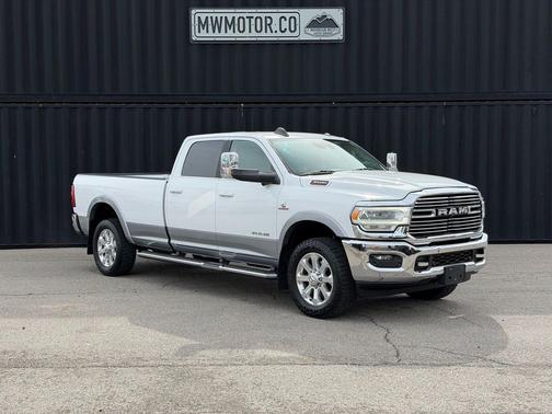 Bright White Clearcoat 2019 RAM 3500 Laramie Crew Cab 4x4 8' Box
