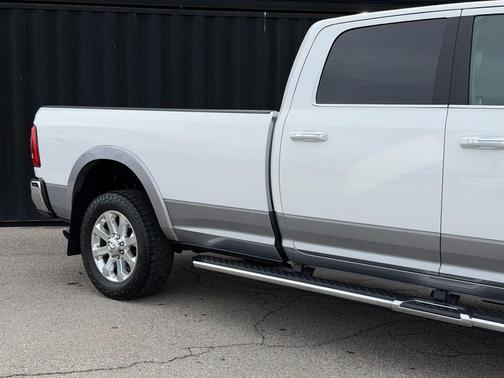 Bright White Clearcoat 2019 RAM 3500 Laramie Crew Cab 4x4 8' Box