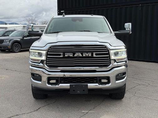 Bright White Clearcoat 2019 RAM 3500 Laramie Crew Cab 4x4 8' Box