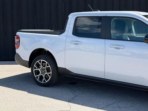 Space White Metallic 2026 Ford Maverick Lariat