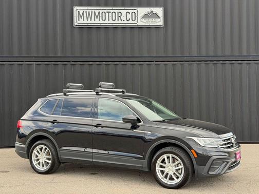 Deep Black Pearl 2022 Volkswagen Tiguan 2.0T SE 4MOTION