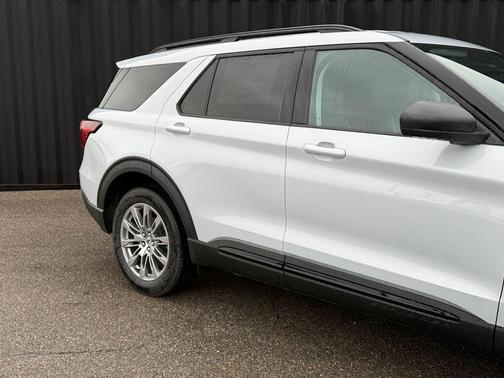 Space White Metallic 2026 Ford Explorer Active