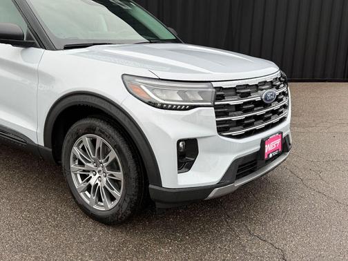 Space White Metallic 2026 Ford Explorer Active