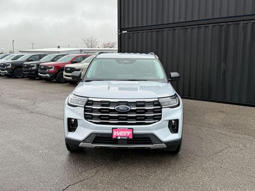 Space White Metallic 2026 Ford Explorer Active