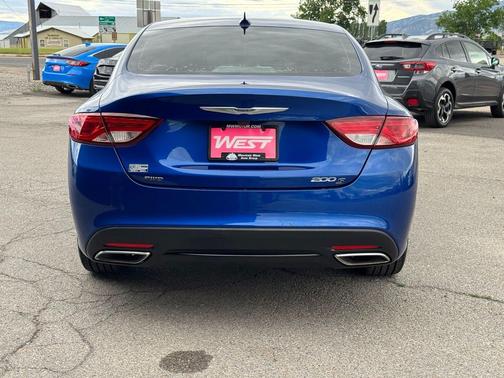 Vivid Blue Pearlcoat 2016 Chrysler 200 S