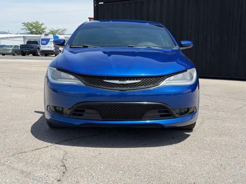 Vivid Blue Pearlcoat 2016 Chrysler 200 S