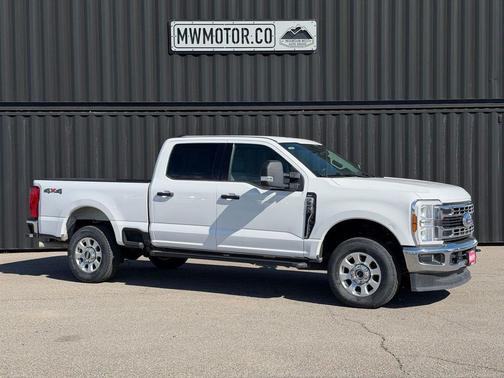Oxford White 2024 Ford F-250 XLT