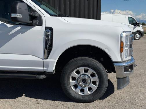 Oxford White 2024 Ford F-250 XLT