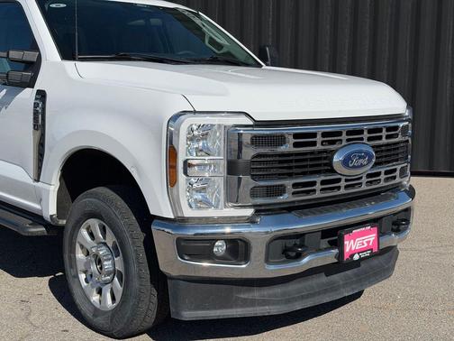 Oxford White 2024 Ford F-250 XLT