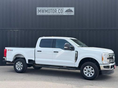 Oxford White 2024 Ford F-250 XLT