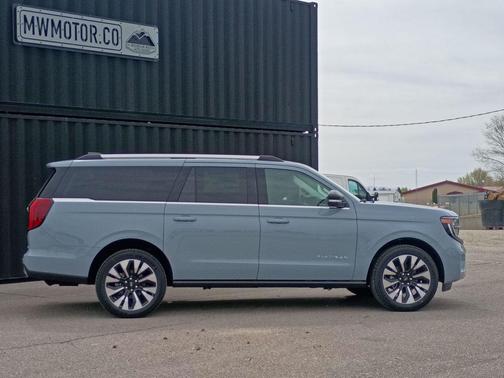 Glacier Gray Metallic Tri-Coat 2026 Ford Expedition Max Platinum