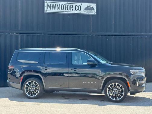 Diamond Black Crystal Pearlcoat 2022 Jeep Wagoneer Series III 4x4