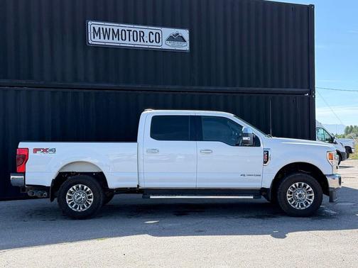 Oxford White 2022 Ford F-350 Lariat