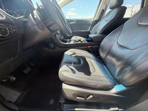 Silver Metallic 2020 Ford Edge Titanium