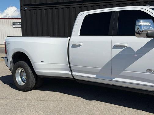 Bright White Clearcoat 2025 RAM 3500 Laramie Crew Cab 4x4 8' Box