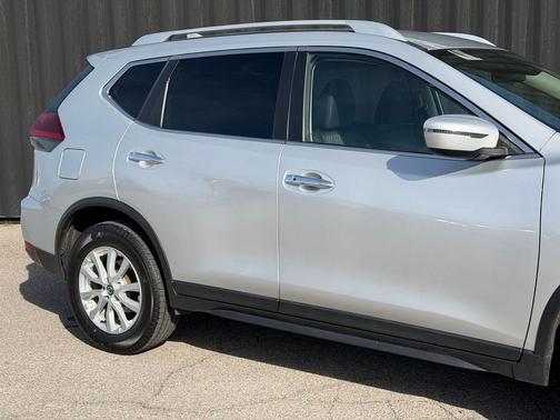 Brilliant Silver Metallic 2020 Nissan Rogue SV