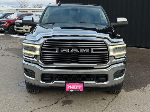 Diamond Black Crystal Pearlcoat 2020 RAM 3500 Laramie Crew Cab 4x4 8' Box