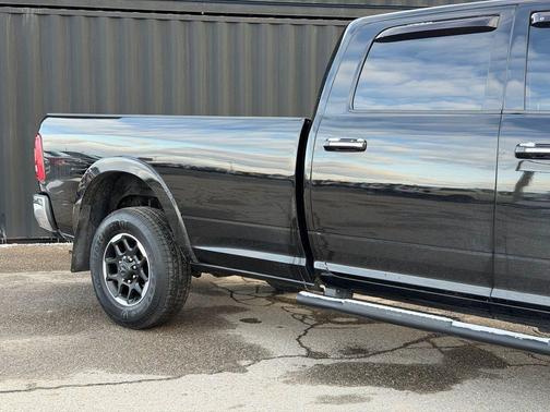 Diamond Black Crystal Pearlcoat 2020 RAM 3500 Laramie Crew Cab 4x4 8' Box