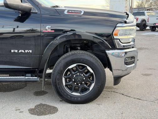 Diamond Black Crystal Pearlcoat 2020 RAM 3500 Laramie Crew Cab 4x4 8' Box