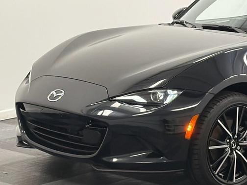 BLACK 2025 Mazda MX-5 Miata MX-5 GT A