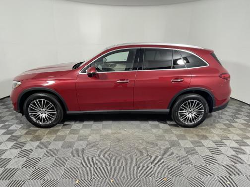 MANUFAKTUR Patagonia Red Metallic 2026 Mercedes-Benz GLC 300