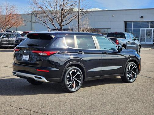 2022 Mitsubishi Outlander SE