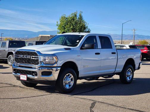 2022 RAM 2500 Tradesman Crew Cab 4x4 6'4' Box
